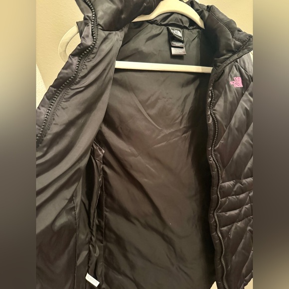 The North Face Women's Black and Pink Quilted Vest for Breast Cancer - Picture 4 of 7